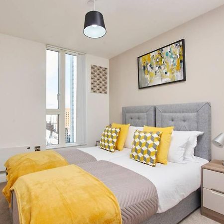Lovely Apartment - Private Parking - Stadium Views Manchester Luaran gambar