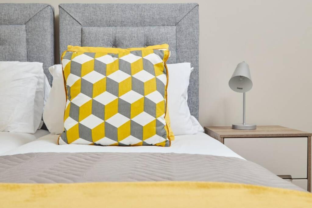 Lovely Apartment - Private Parking - Stadium Views Manchester Luaran gambar