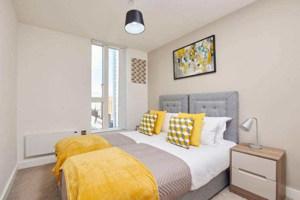 Lovely Apartment - Private Parking - Stadium Views Manchester Luaran gambar