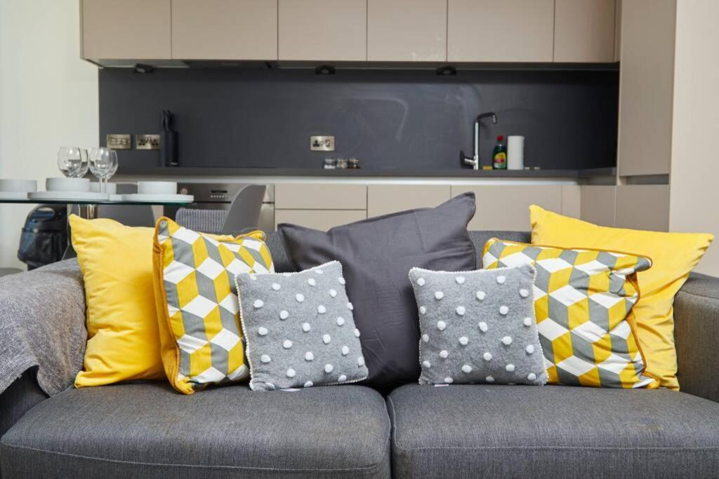 Lovely Apartment - Private Parking - Stadium Views Manchester Luaran gambar