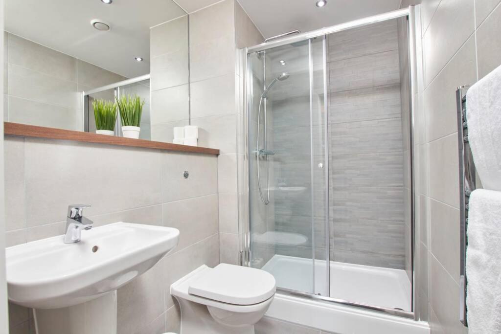 Lovely Apartment - Private Parking - Stadium Views Manchester Luaran gambar