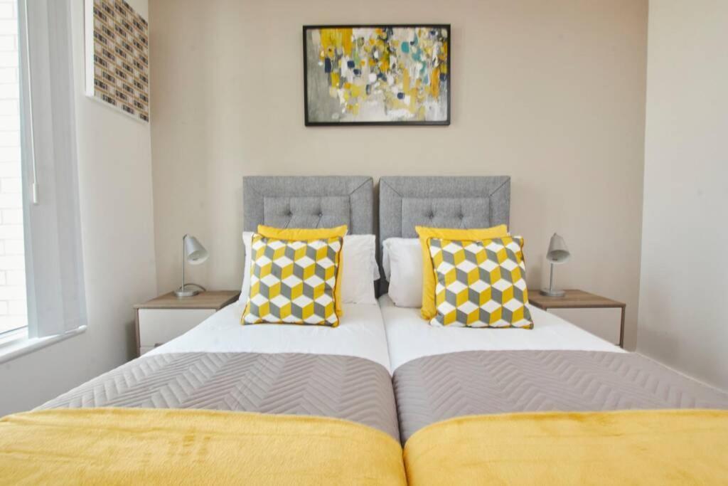 Lovely Apartment - Private Parking - Stadium Views Manchester Luaran gambar