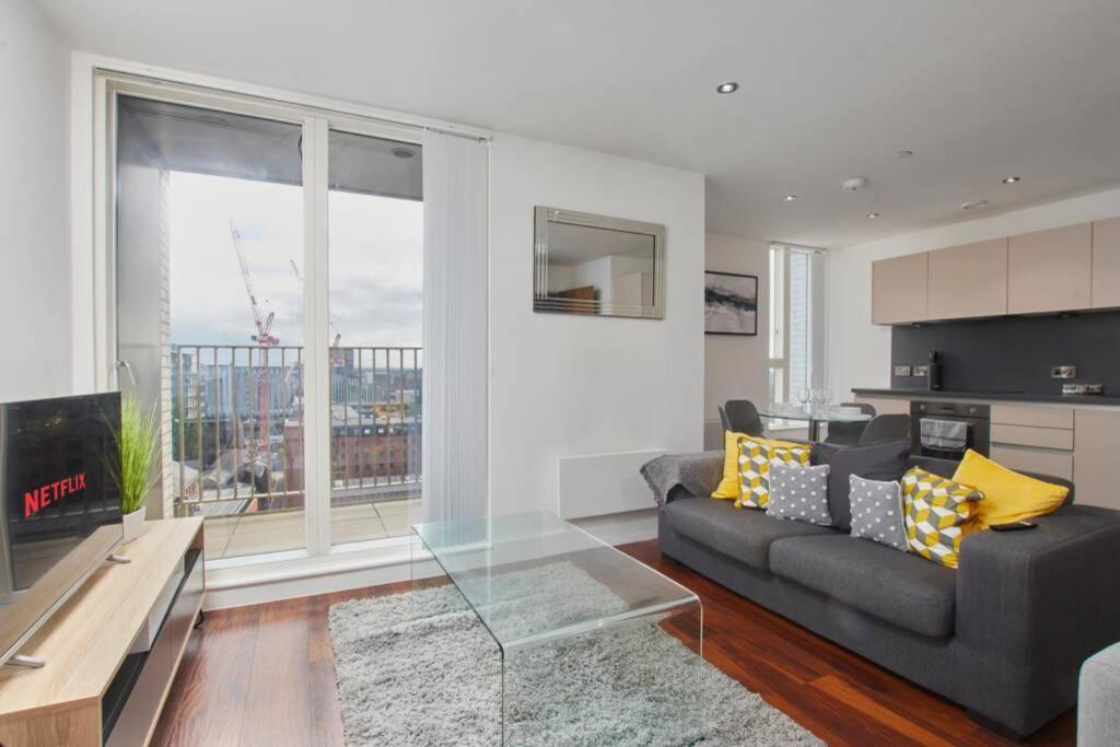 Lovely Apartment - Private Parking - Stadium Views Manchester Luaran gambar