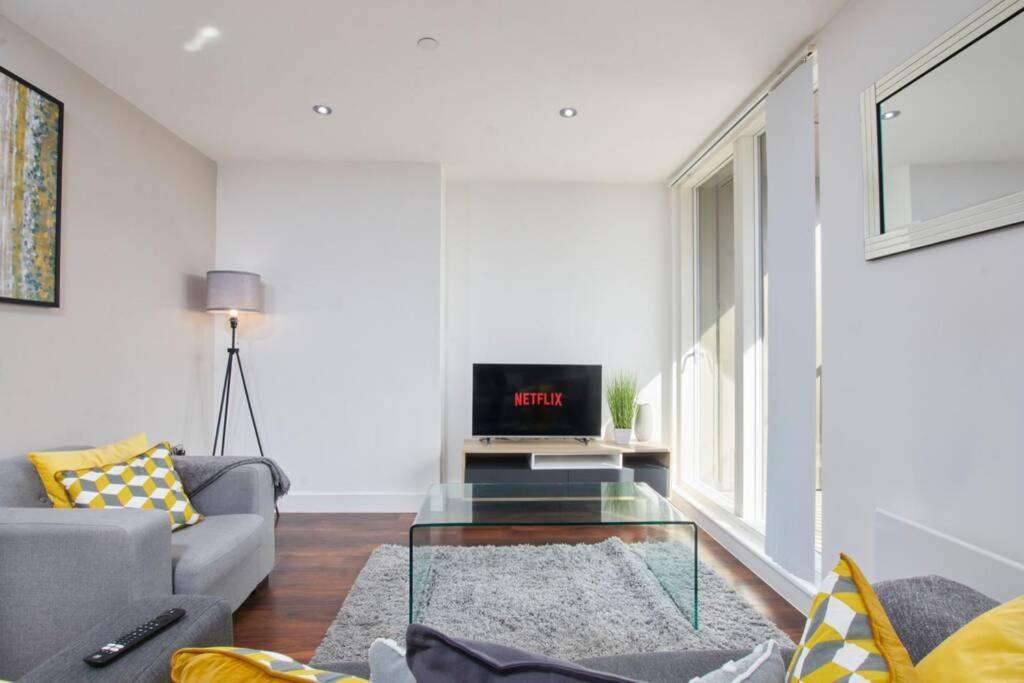 Lovely Apartment - Private Parking - Stadium Views Manchester Luaran gambar