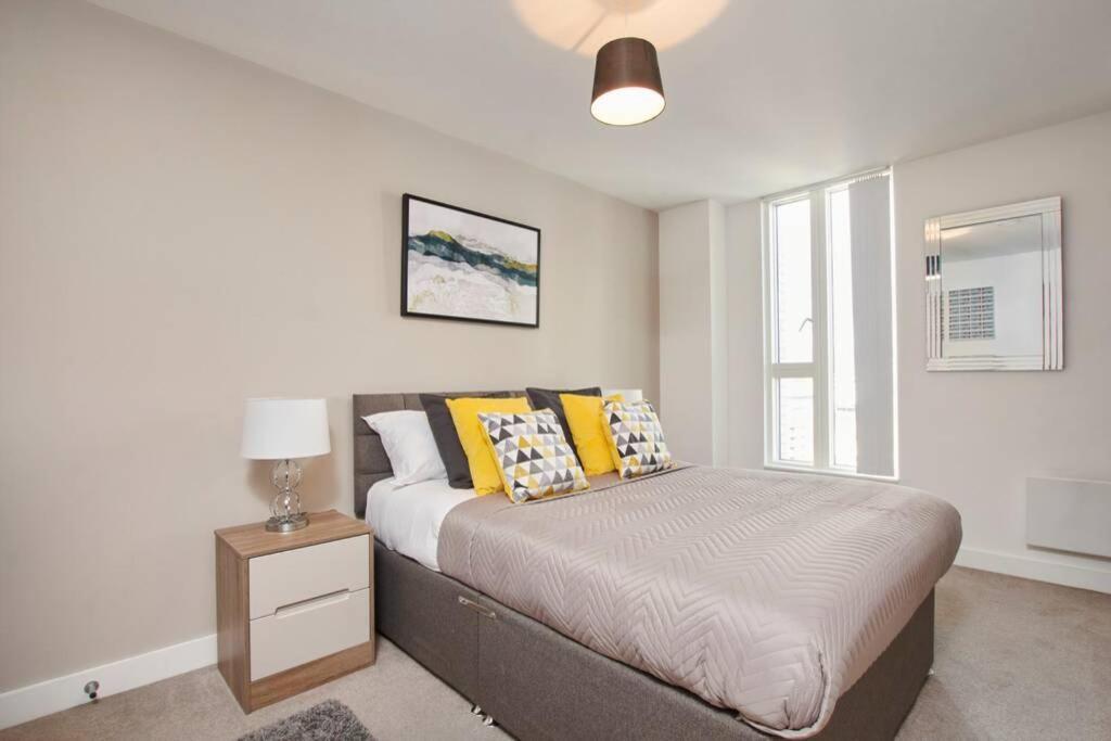 Lovely Apartment - Private Parking - Stadium Views Manchester Luaran gambar
