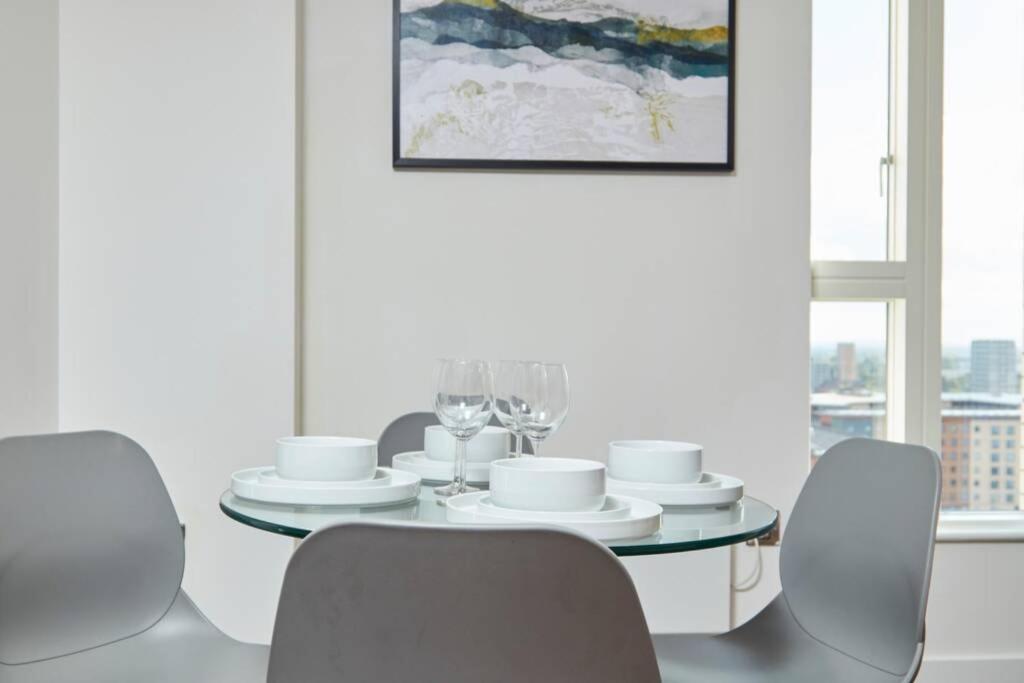 Lovely Apartment - Private Parking - Stadium Views Manchester Luaran gambar